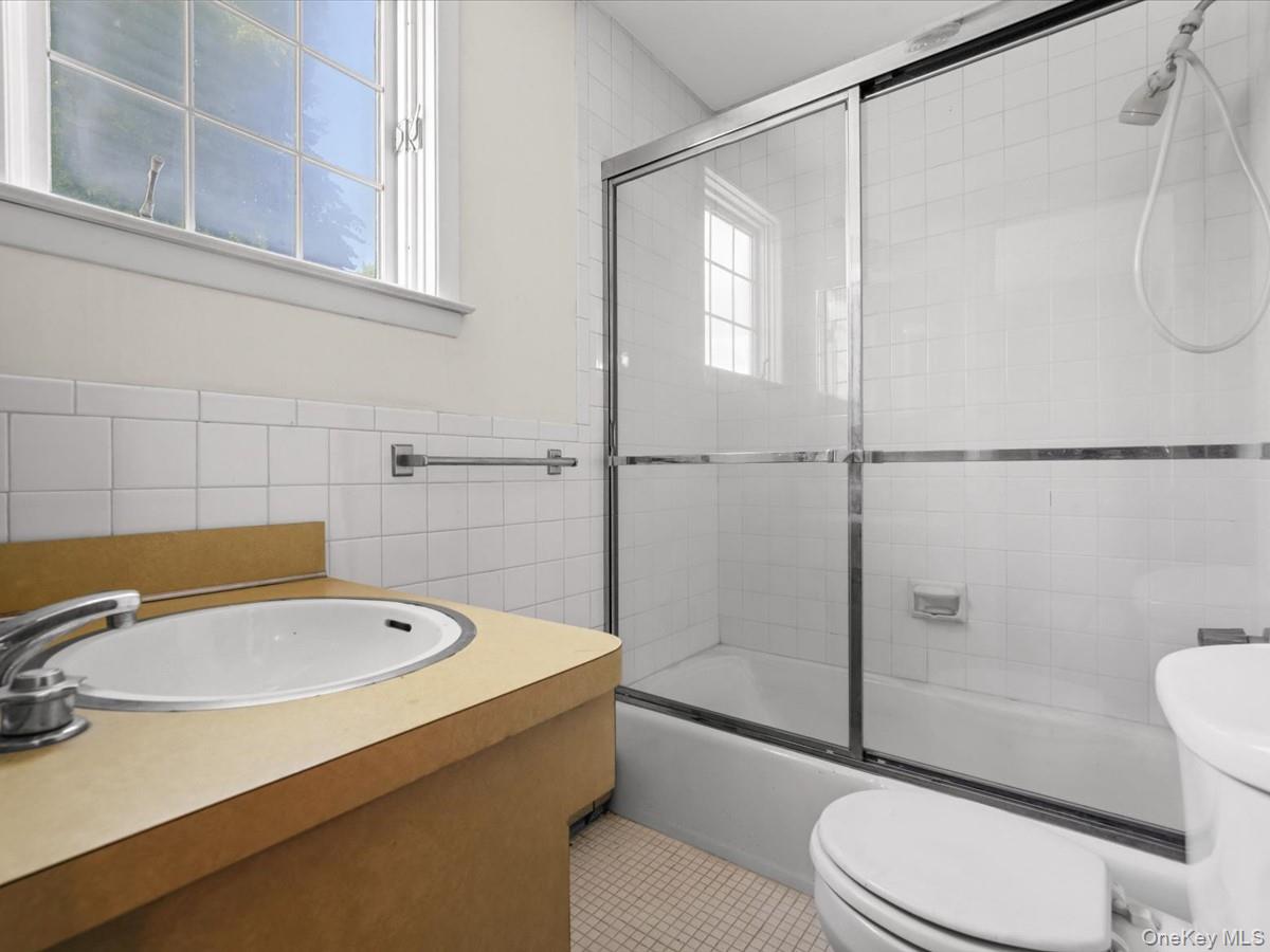 51 Crescent Road Port Washington, NY 11050 - Photo 40 of 43 Gallery Image 40