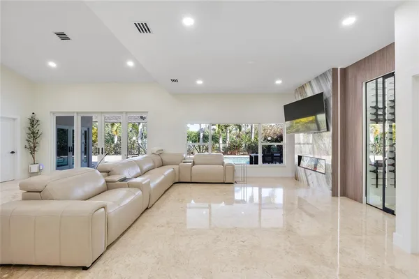 $1,599,999 | 10630 Boca Woods Lane, Boca Raton, FL 33428