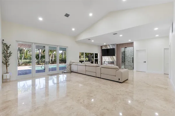 $1,599,999 | 10630 Boca Woods Lane, Boca Raton, FL 33428