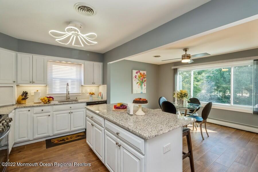 109 Georgetown Road Toms River, NJ 08757 - Photo 11 of 21 07_109GeorgetownRoad_177003_Kitchen_LowR