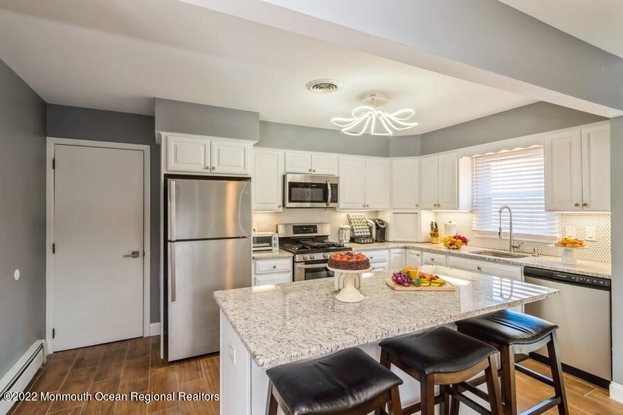 109 Georgetown Road Toms River, NJ 08757 - Photo 3 of 21 04_109GeorgetownRoad_5_Kitchen_LowRes
