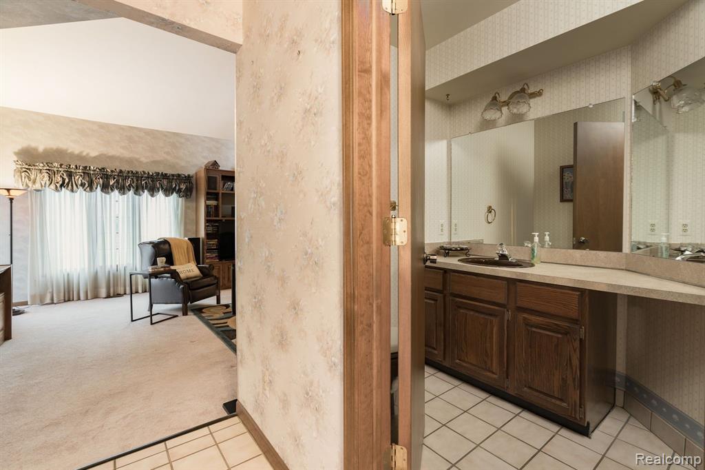 1353 Lomas Verdes Rochester Hills, MI 48306 - Photo 15 of 42