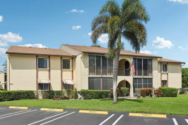 $129,999 | 306 Knotty Pine Circle, Unit A2, Greenacres, FL 33463