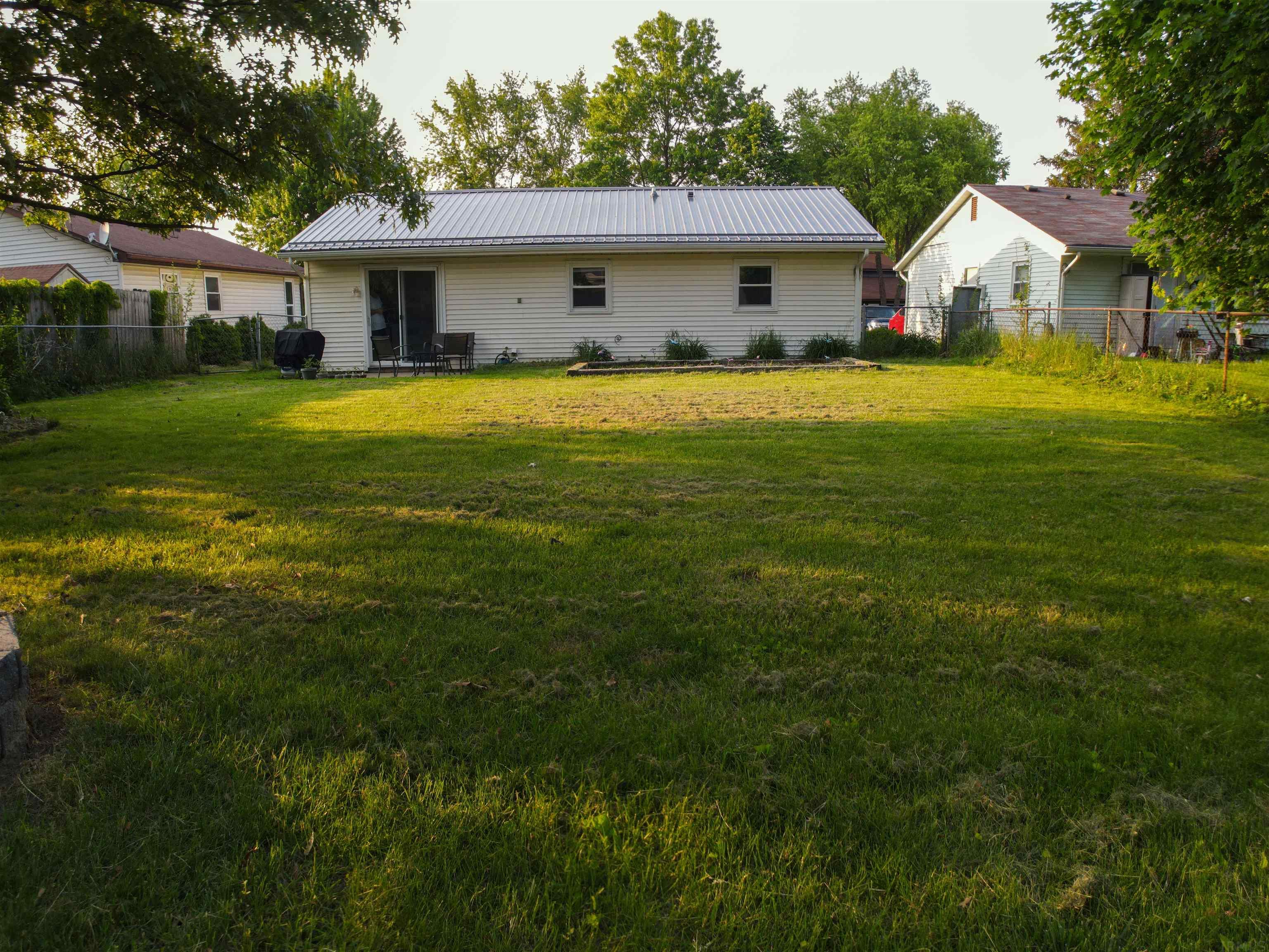 1427 Rabbit Run Huntertown, IN 46748 - Photo 3 of 17