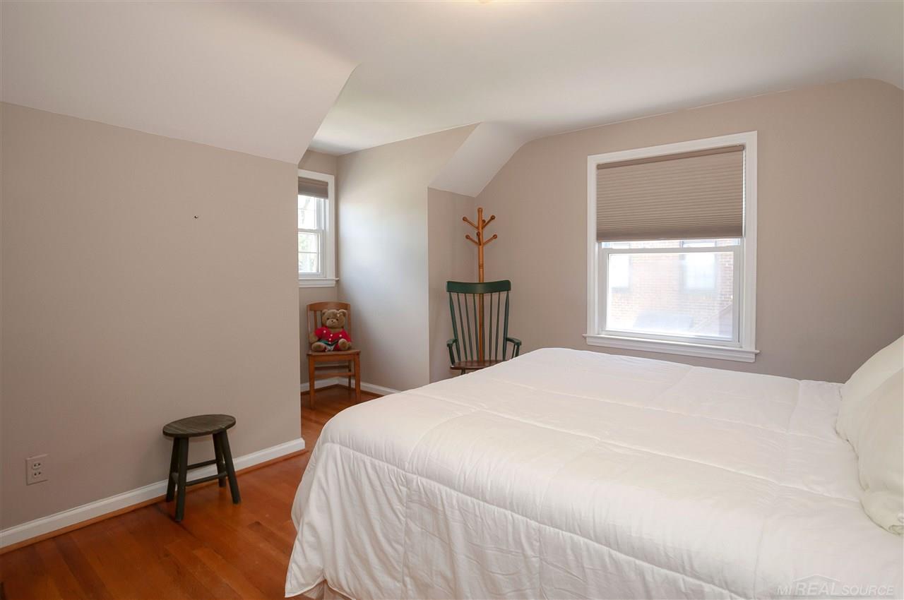 1133 Roslyn Road Grosse Pointe Woods, MI 48236 - Photo 27 of 39