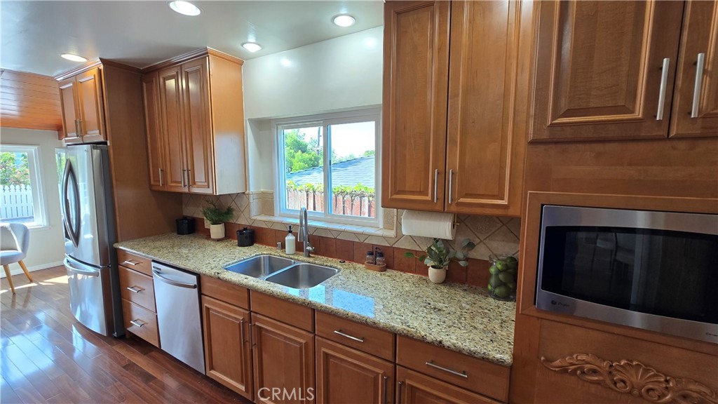 1111 Arbor Dell Road Los Angeles, CA 90041 - Photo 12 of 42