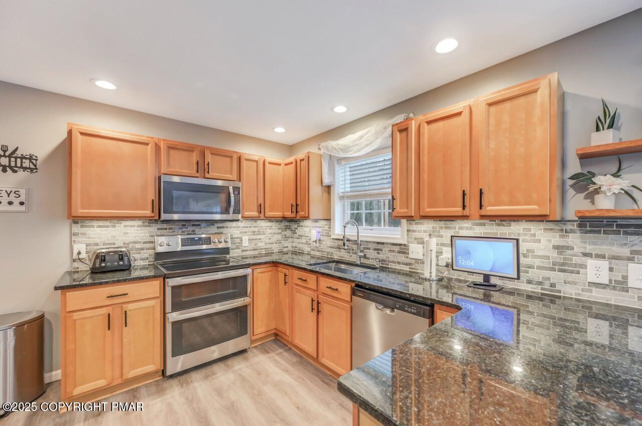 2512 Valley View Acres Road Stroudsburg, PA 18360 - Photo 14 of 40 Stainless Steel Appliances