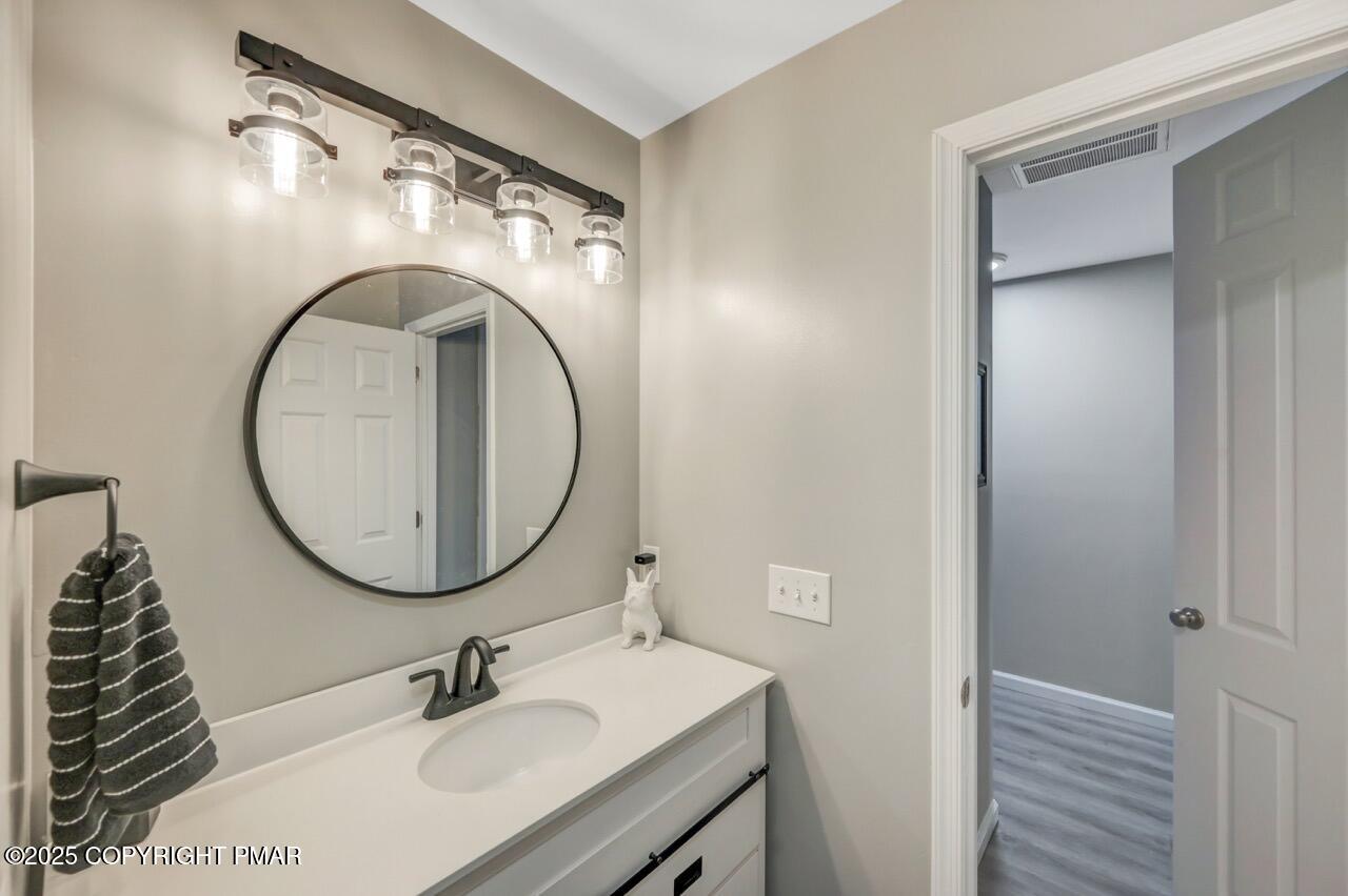 2512 Valley View Acres Road Stroudsburg, PA 18360 - Photo 21 of 40 Modern Finishes