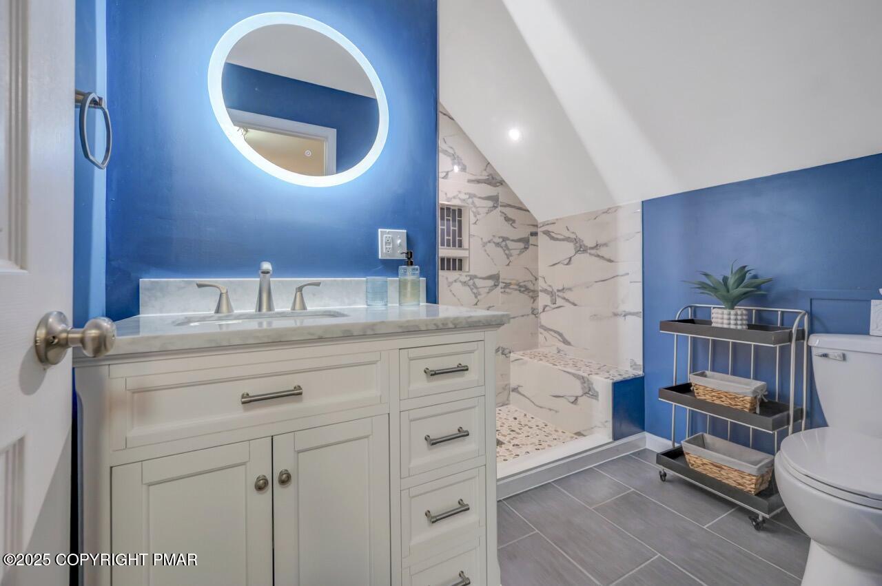 2512 Valley View Acres Road Stroudsburg, PA 18360 - Photo 29 of 40 Bathroom # 3