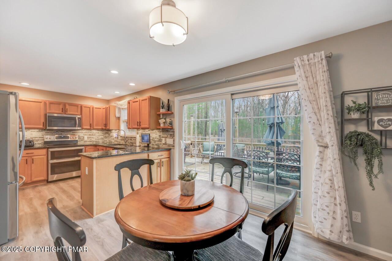 2512 Valley View Acres Road Stroudsburg, PA 18360 - Photo 7 of 40 Breakfast Nook w/Sliders to Deck