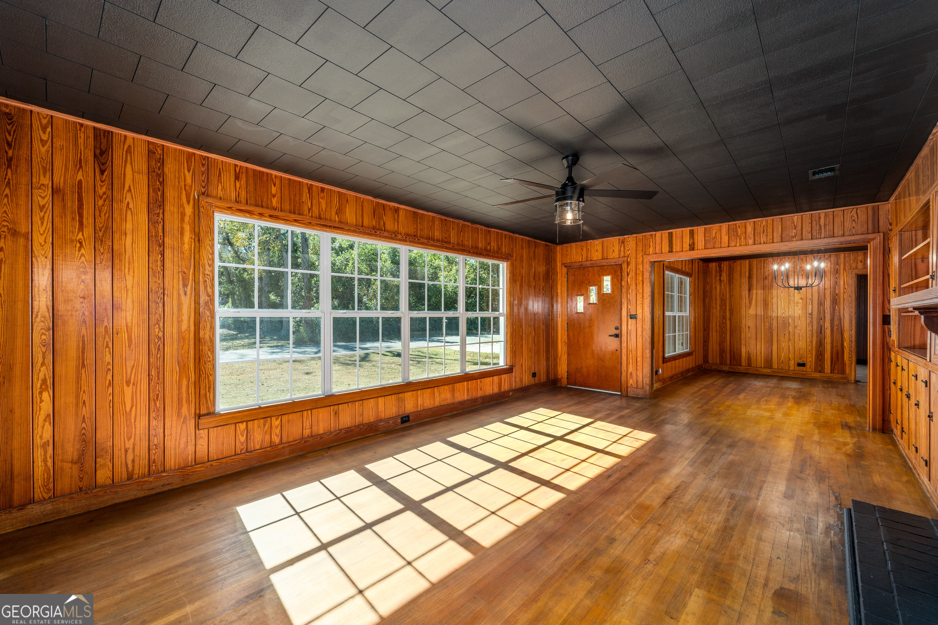 322 McGregor Street Blackshear, GA 31516 - Photo 12 of 30 a view of an empty room with a window