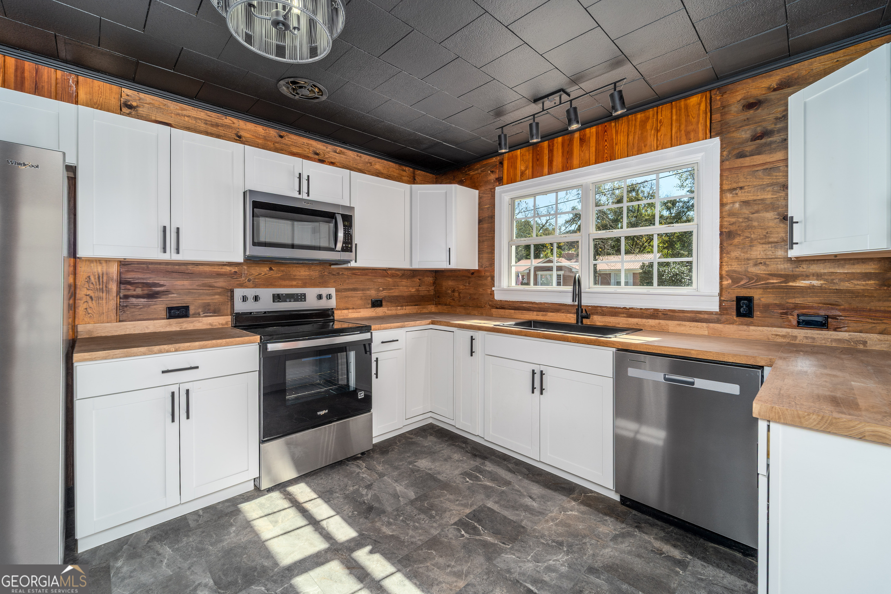 322 McGregor Street Blackshear, GA 31516 - Photo 6 of 30 a kitchen with stainless steel appliances granite countertop a stove sink and microwave