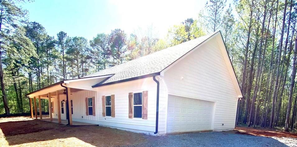a view of a house with a backyard