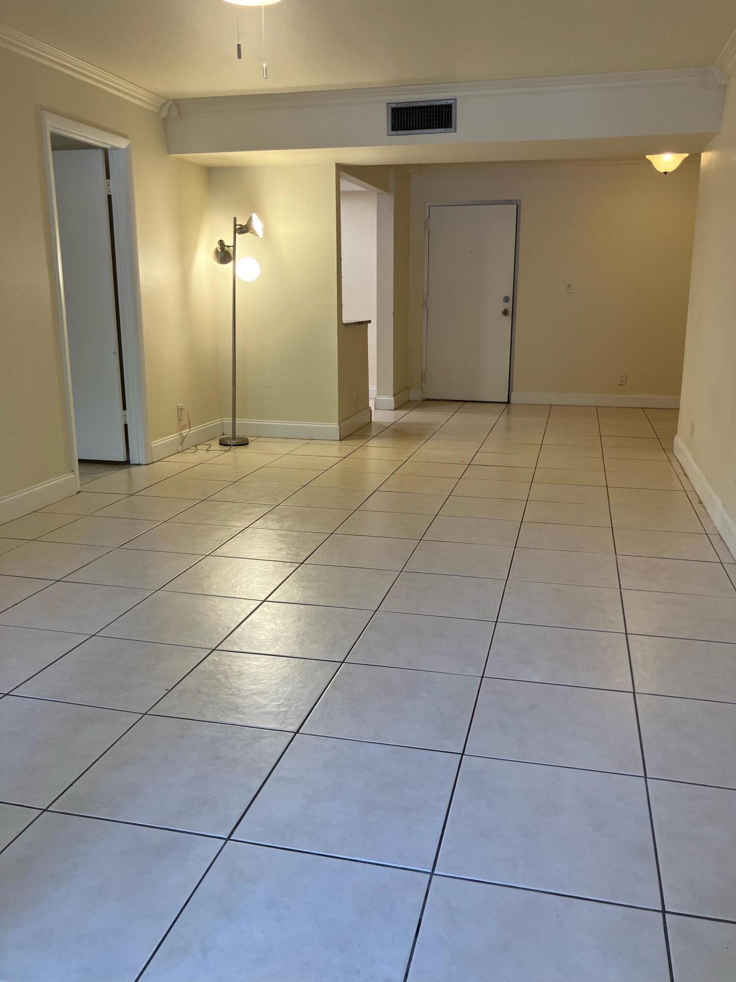 470 Northwest 20th Street, Unit 1110 Boca Raton, FL 33431 - Photo 4 of 14 Living Area