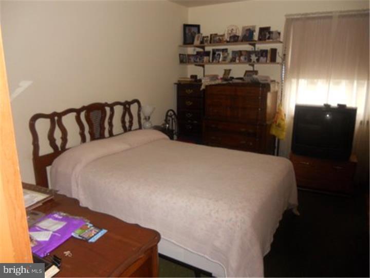 2762 Garwood Road Sicklerville, NJ 08081 - Photo 5 of 12 a bedroom with a bed and dresser