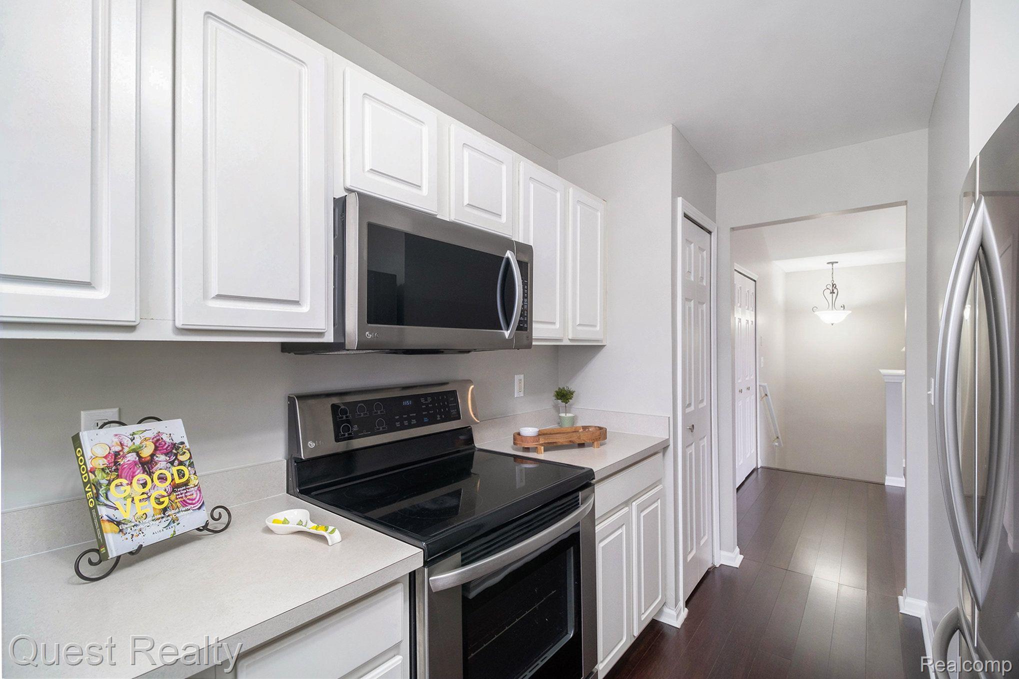 1895 Flagstone Circle Rochester, MI 48307 - Photo 13 of 30 Gallery Image 13