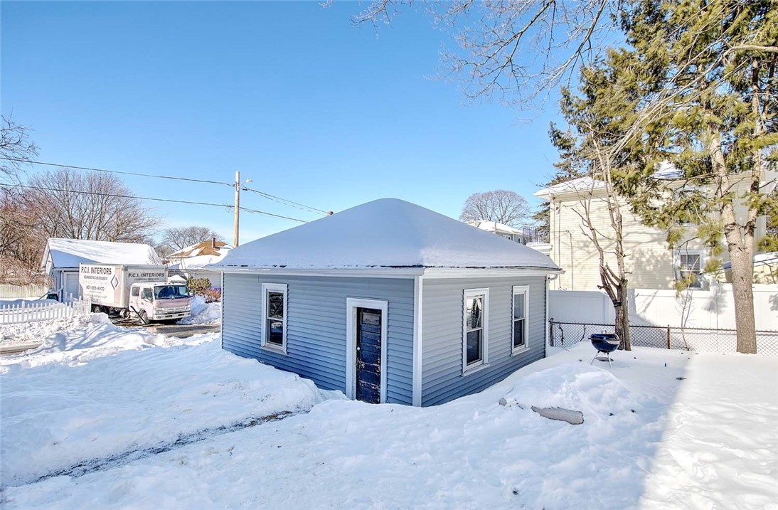 17 Pidge Avenue, Unit 2 Pawtucket, RI 02860 - Photo 19 of 20