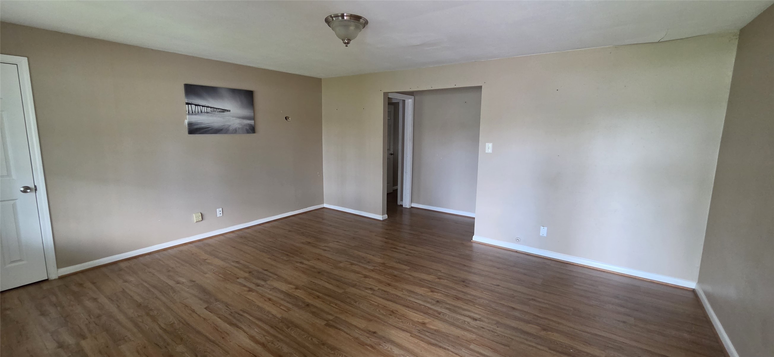 15623 Lee Road Houston, TX 77032 - Photo 4 of 10 Living Room