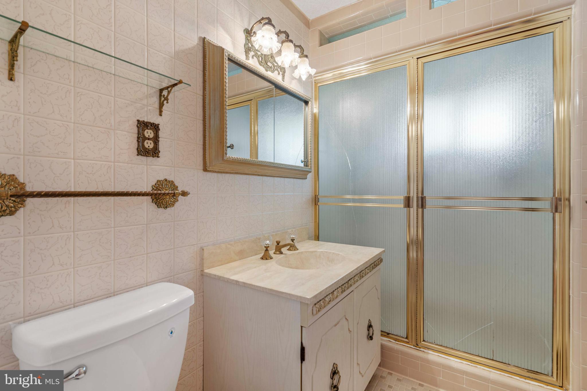 3916 Braddock Road Alexandria, VA 22312 - Photo 14 of 29 Full Bath on Main Level