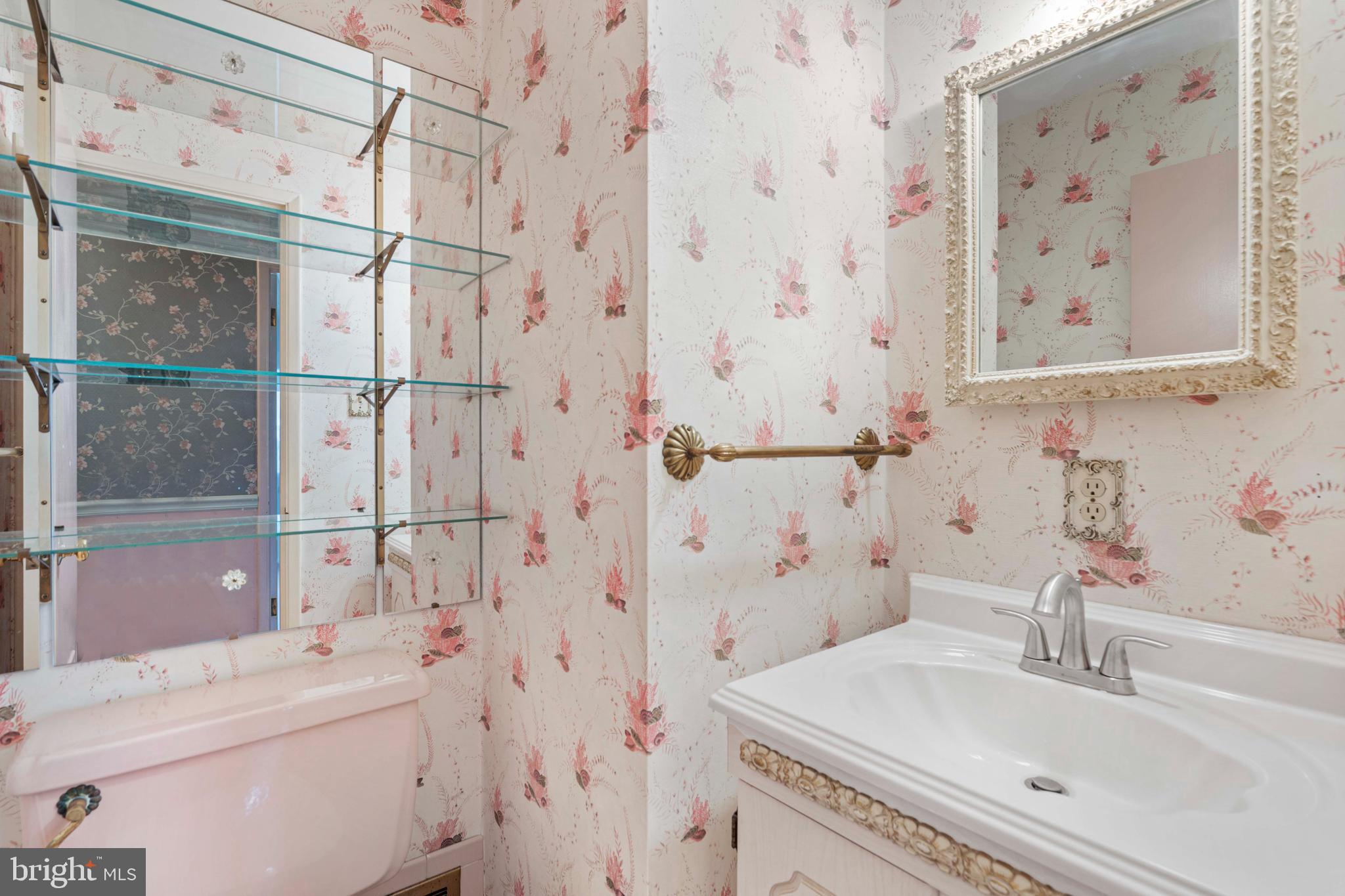 3916 Braddock Road Alexandria, VA 22312 - Photo 15 of 29 Powder Room