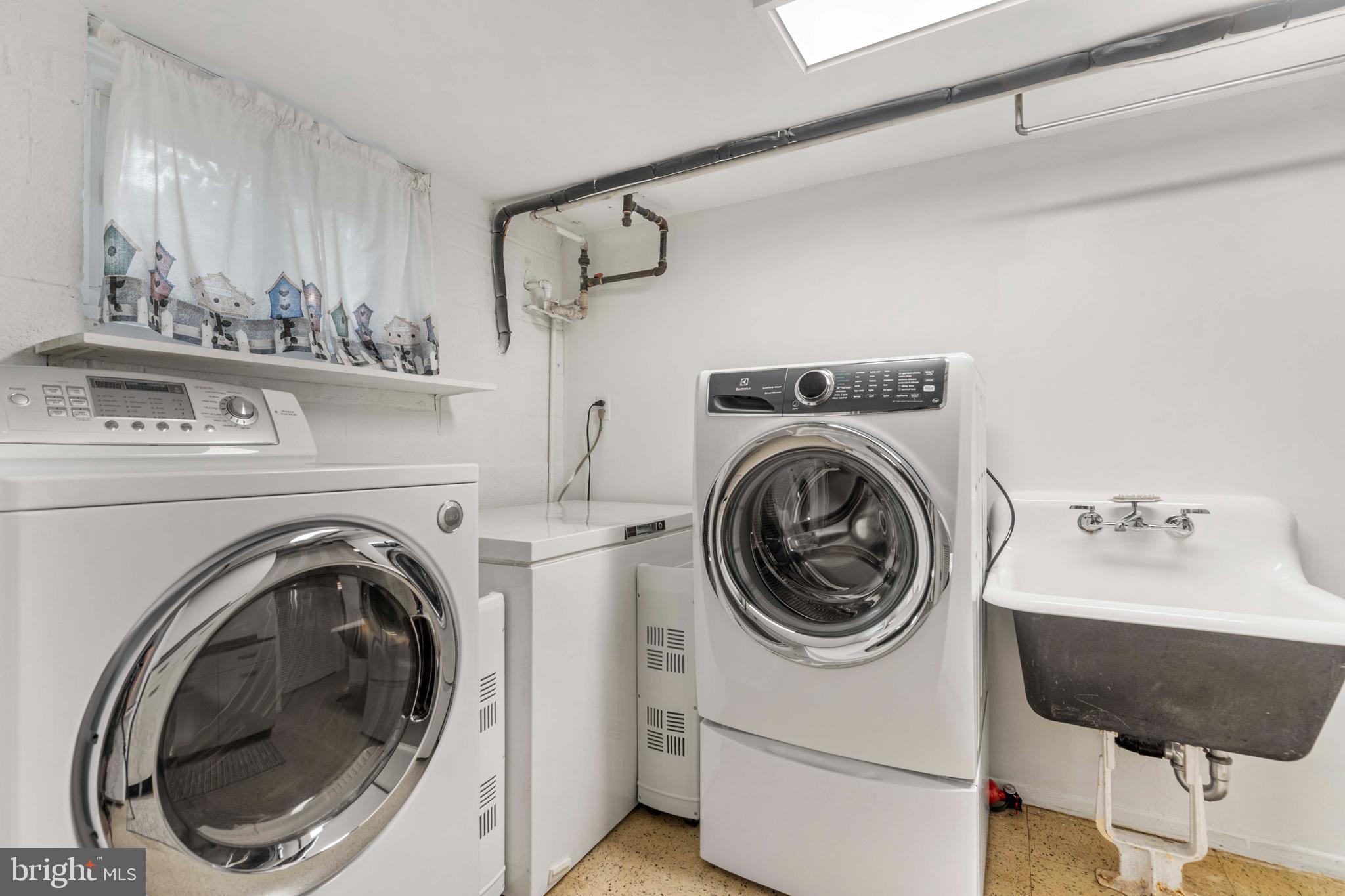 3916 Braddock Road Alexandria, VA 22312 - Photo 16 of 29 LL Laundry Room