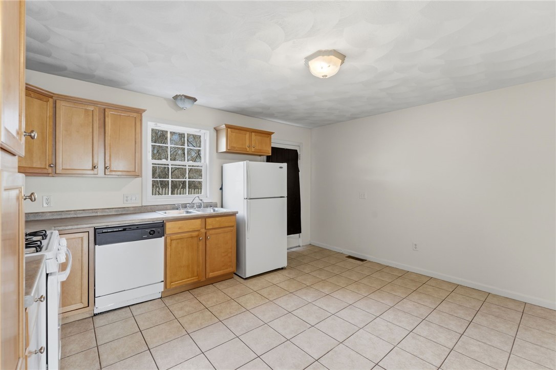 87 North Bend Street, Unit 8 Pawtucket, RI 02860 - Photo 11 of 30