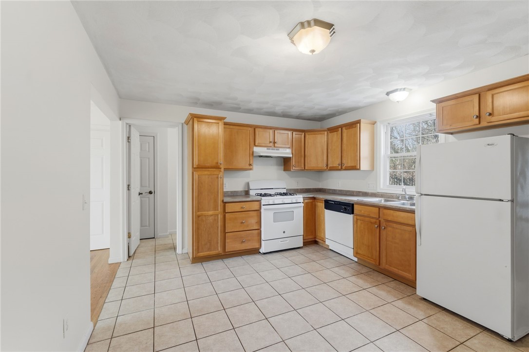 87 North Bend Street, Unit 8 Pawtucket, RI 02860 - Photo 13 of 30