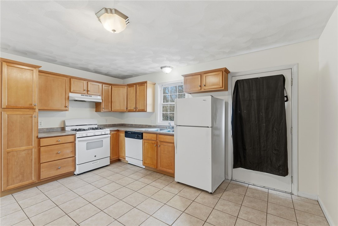 87 North Bend Street, Unit 8 Pawtucket, RI 02860 - Photo 14 of 30