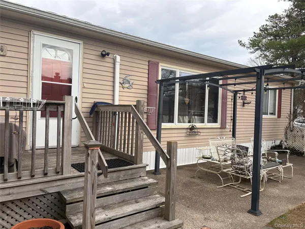 $140,000 | 525-159 Riverleigh Avenue, Unit 159, Riverhead, NY 11901