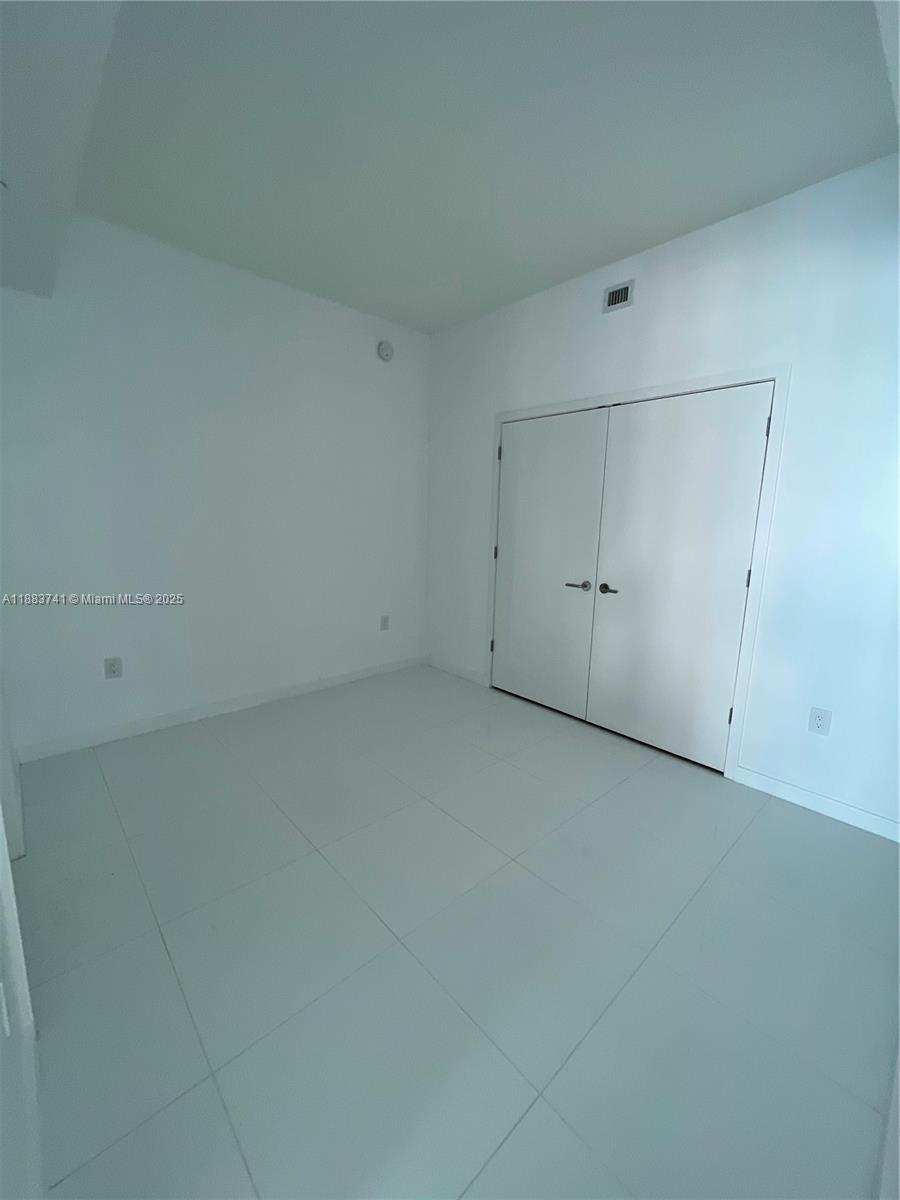 851 Northeast 1st Avenue, Unit 1208 Miami, FL 33132 - Photo 20 of 26 an empty room with white walls
