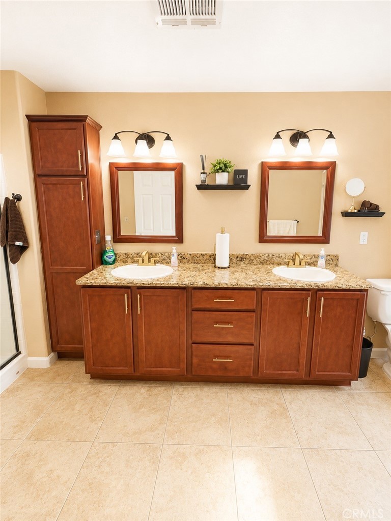 1020 South Farragut Street Ridgecrest, CA 93555 - Photo 4 of 9 Primary Bathroom