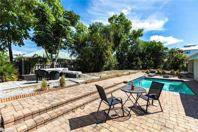 a dinning table and chairs in the patio