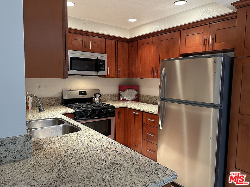 8512 Tuscany Avenue, Unit 207 Playa del Rey, CA 90293 - Photo 18 of 35