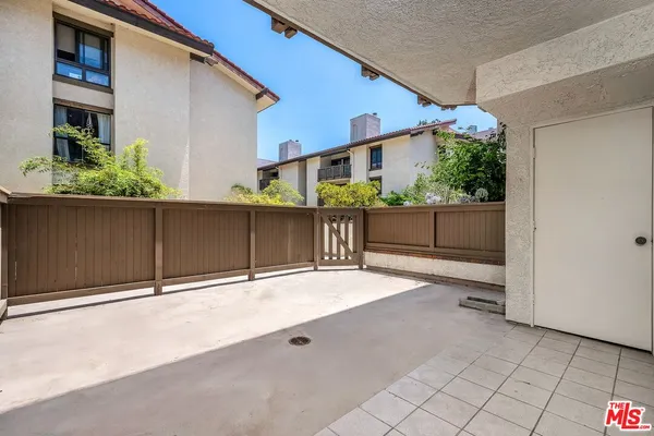 $749,000 | 8512 Tuscany Avenue, Unit 207, Playa del Rey, CA 90293