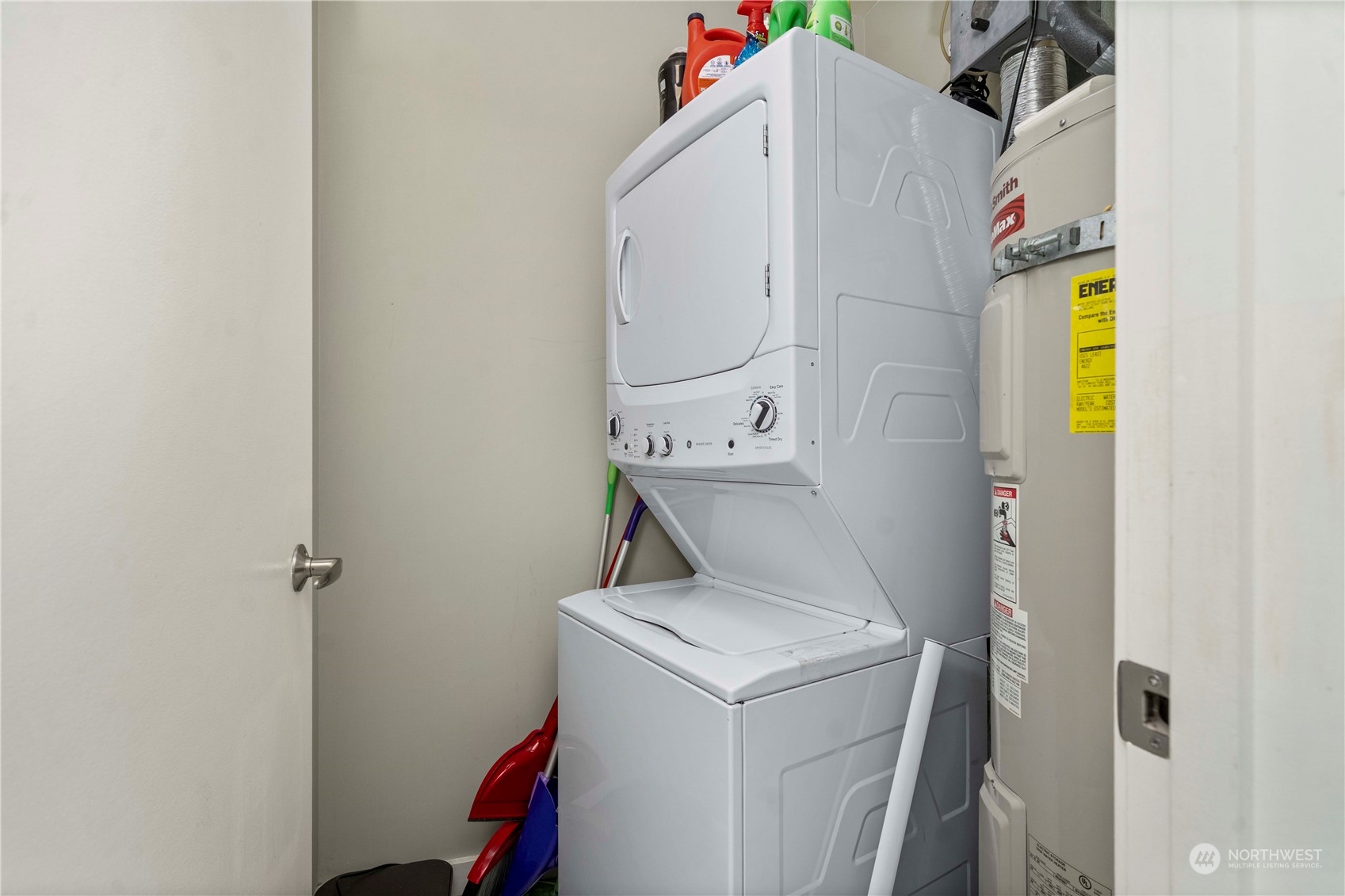 744 Market Street, Unit 302 Tacoma, WA 98402 - Photo 17 of 28 a utility room with dryer and washer