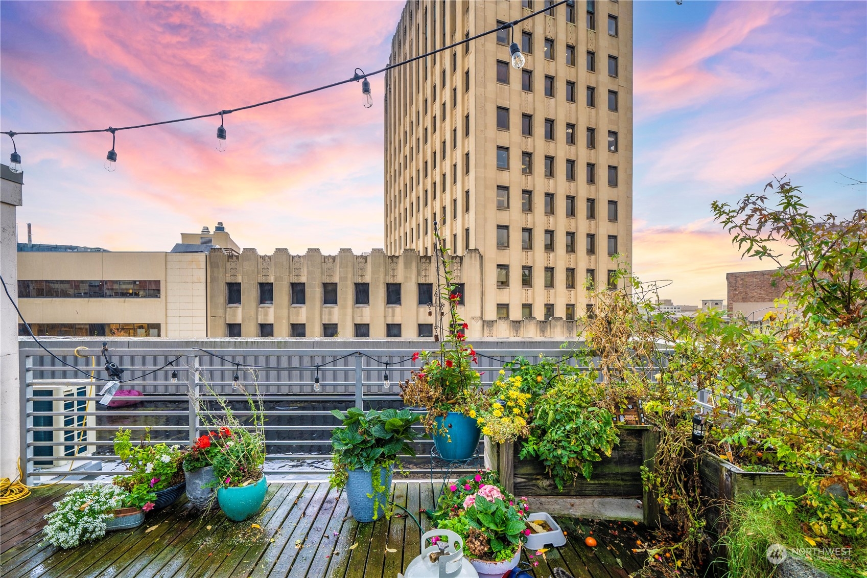 744 Market Street, Unit 302 Tacoma, WA 98402 - Photo 24 of 28 a balcony with an outdoor space