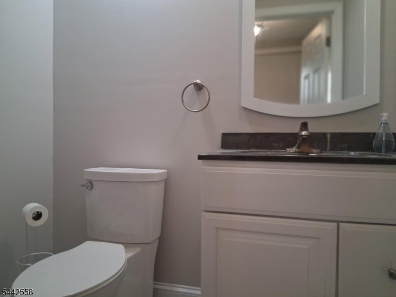 58 Thompson Street Raritan, NJ 08869 - Photo 7 of 11