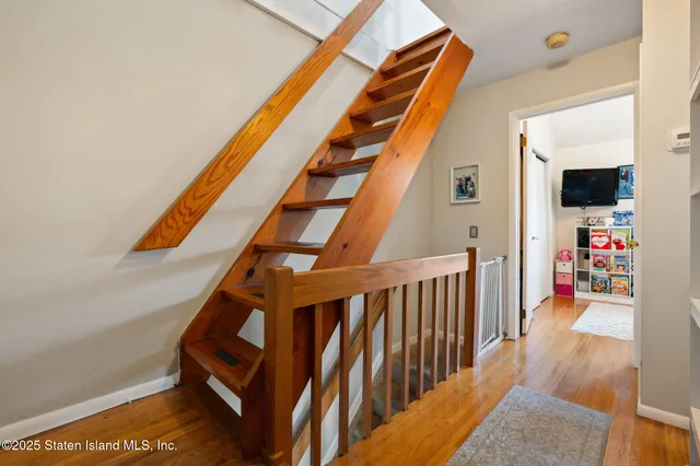 a view of entryway with a front door