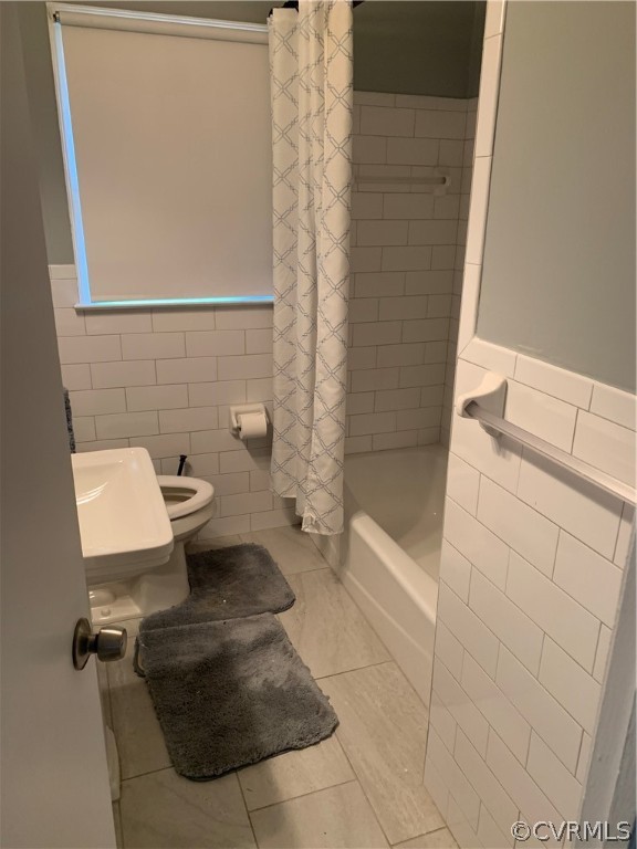1320 Tower Light Road Midlothian, VA 23113 - Photo 4 of 5 a bathroom with a toilet and shower