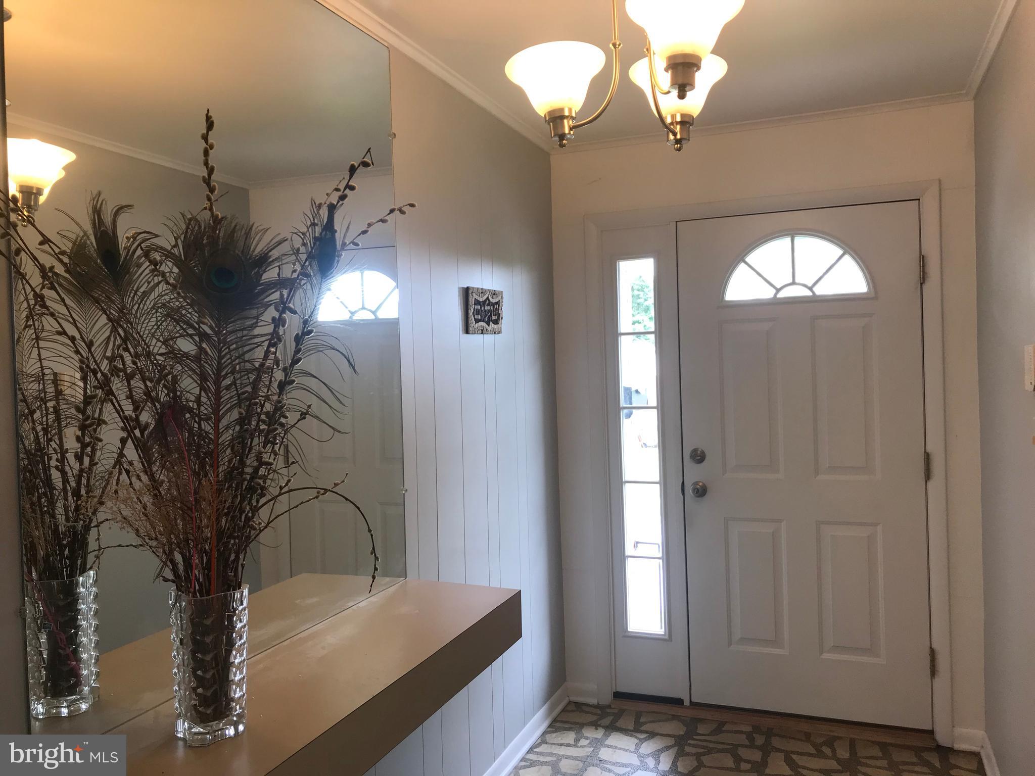 810 Smoke Tree Road Baltimore, MD 21208 - Photo 2 of 25 Foyer