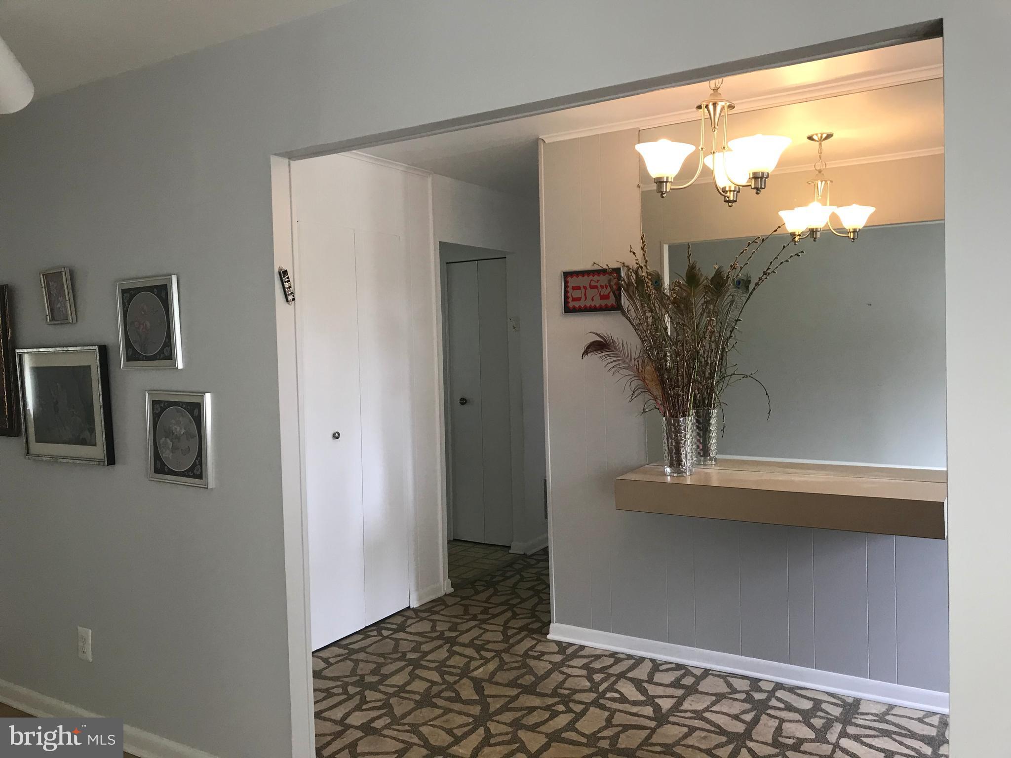 810 Smoke Tree Road Baltimore, MD 21208 - Photo 3 of 25 Stunning entryway