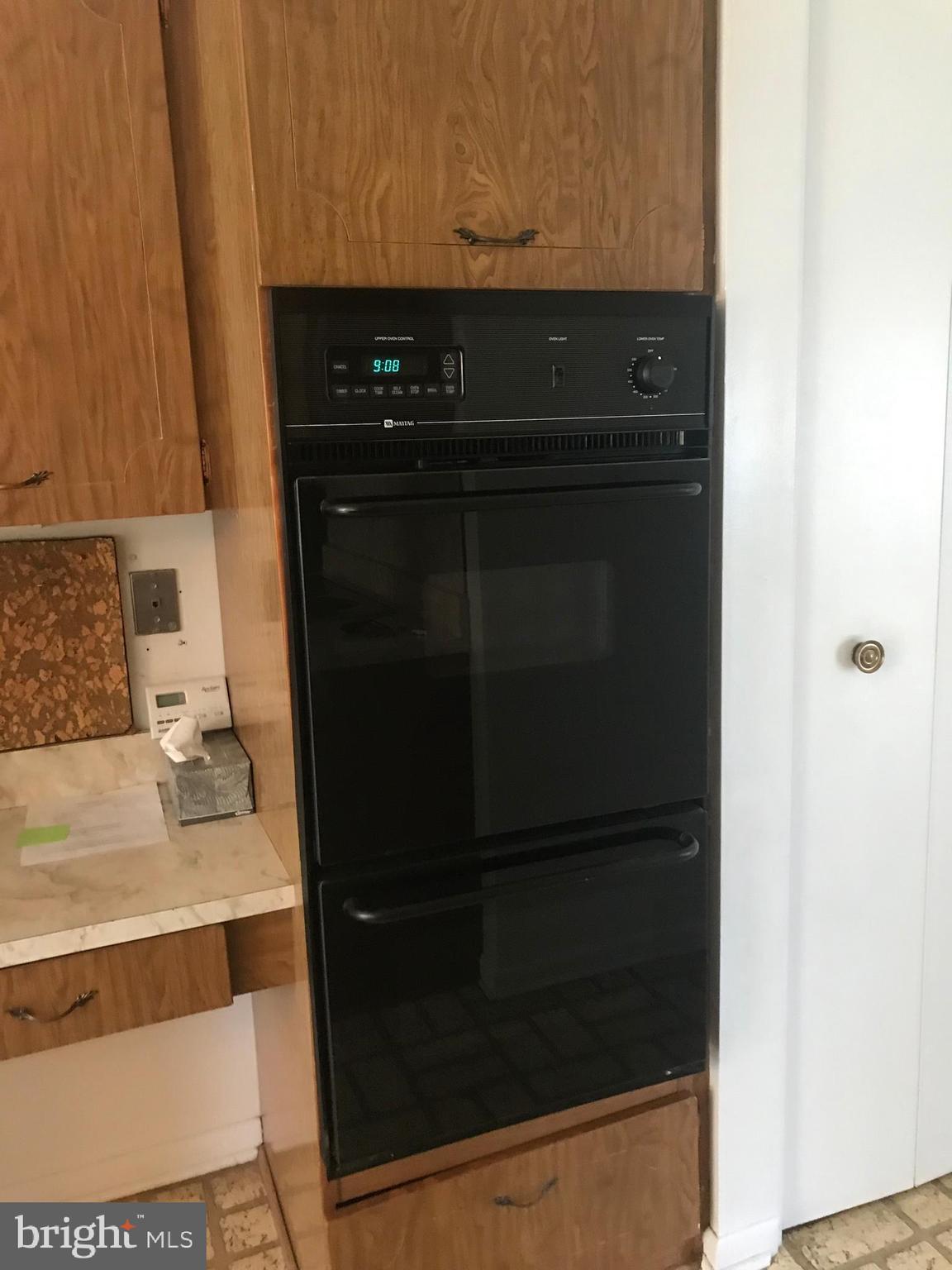 810 Smoke Tree Road Baltimore, MD 21208 - Photo 21 of 25 double oven