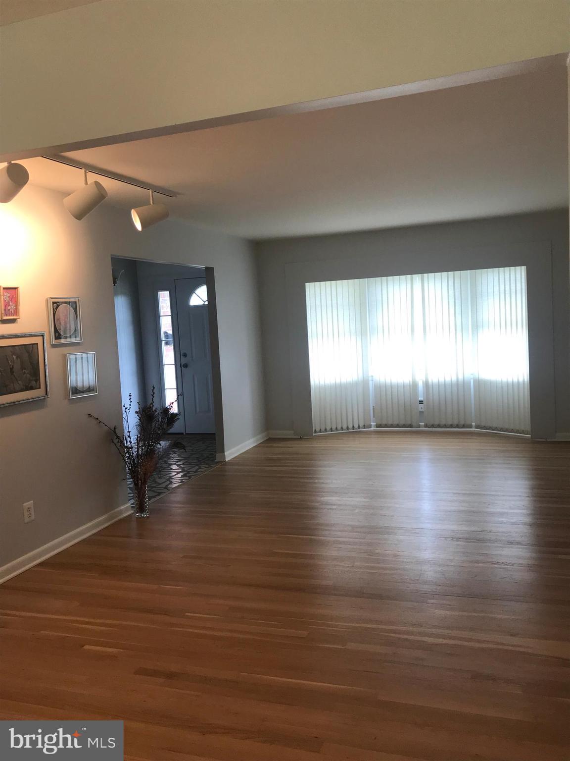 810 Smoke Tree Road Baltimore, MD 21208 - Photo 7 of 25 Dining /Living room with bay window
