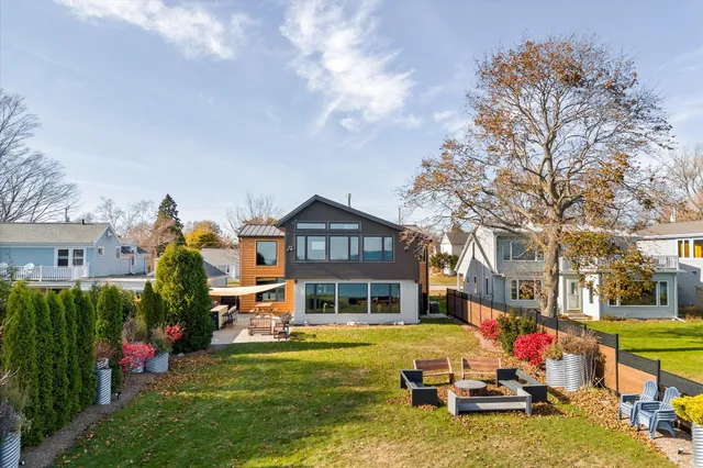 $1,380,000 | 2533 Lakeshore Drive, Sheboygan, WI 53081