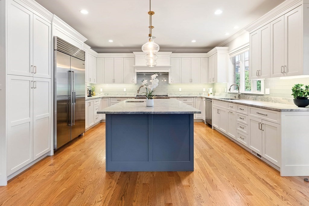 240 Wiswall Road Newton, MA 02459 - Photo 10 of 36