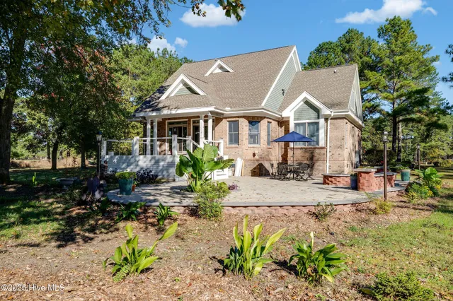 $689,000 | 112 Cedar Court, Wallace, NC 28466