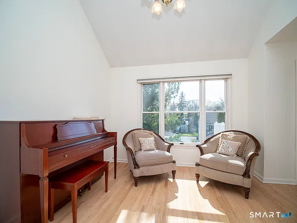 $899,000 | 81 Old Stratfield Road, Fairfield, CT 06825