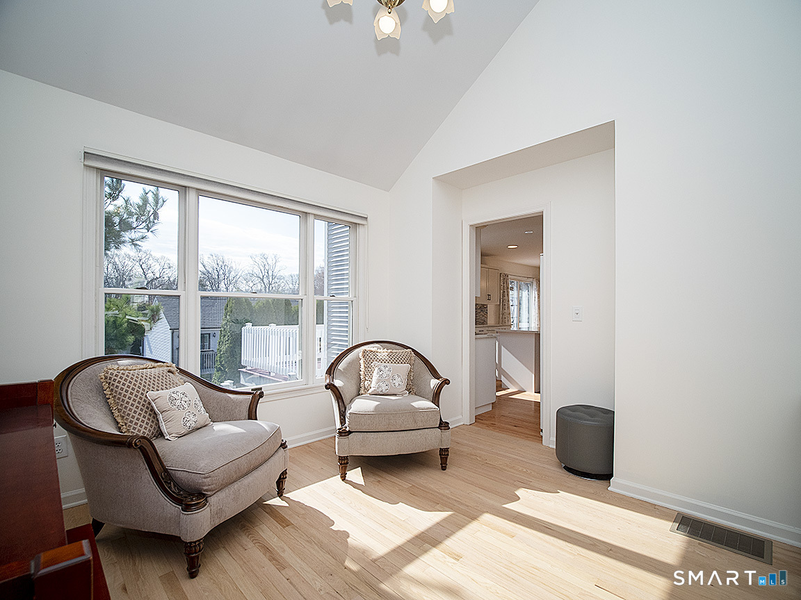 81 Old Stratfield Road Fairfield, CT 06825 - Photo 12 of 38