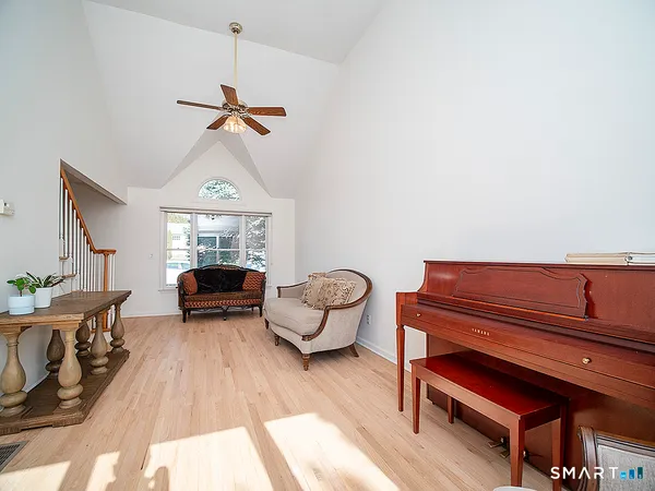 $899,000 | 81 Old Stratfield Road, Fairfield, CT 06825