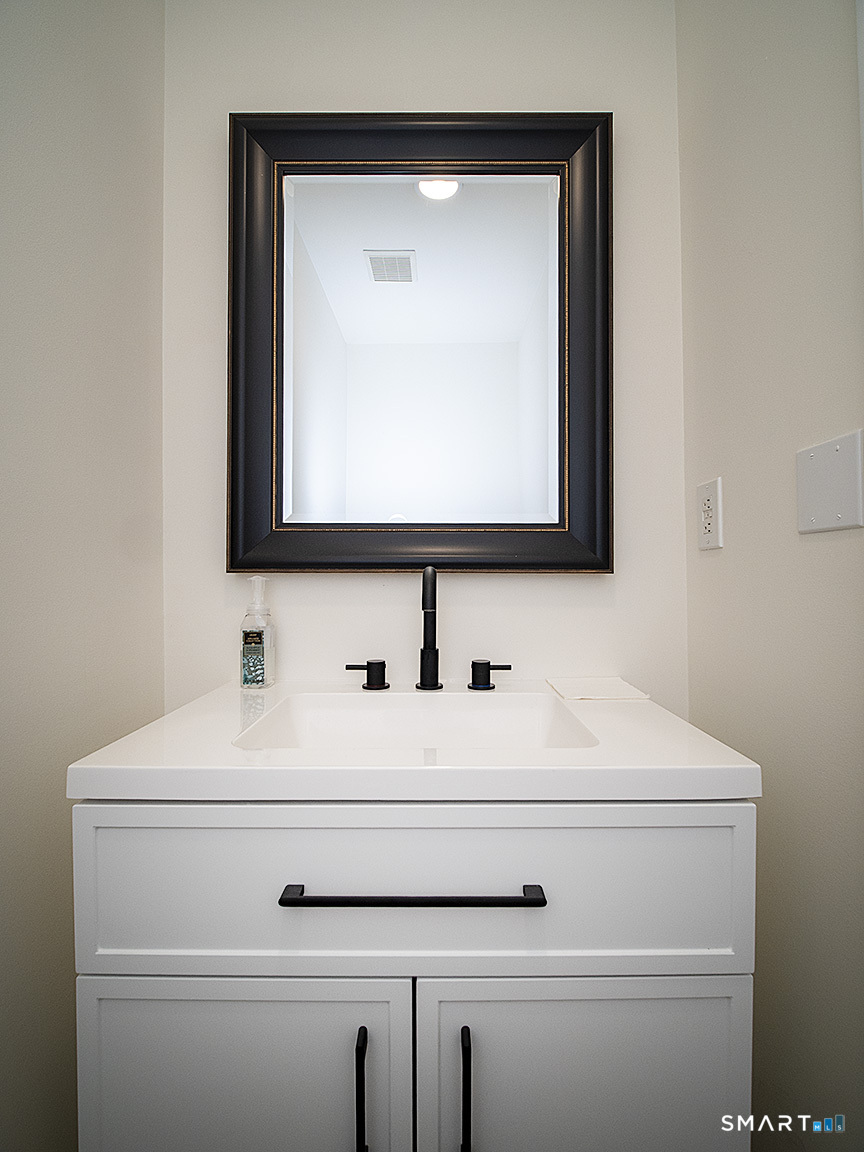 81 Old Stratfield Road Fairfield, CT 06825 - Photo 14 of 38